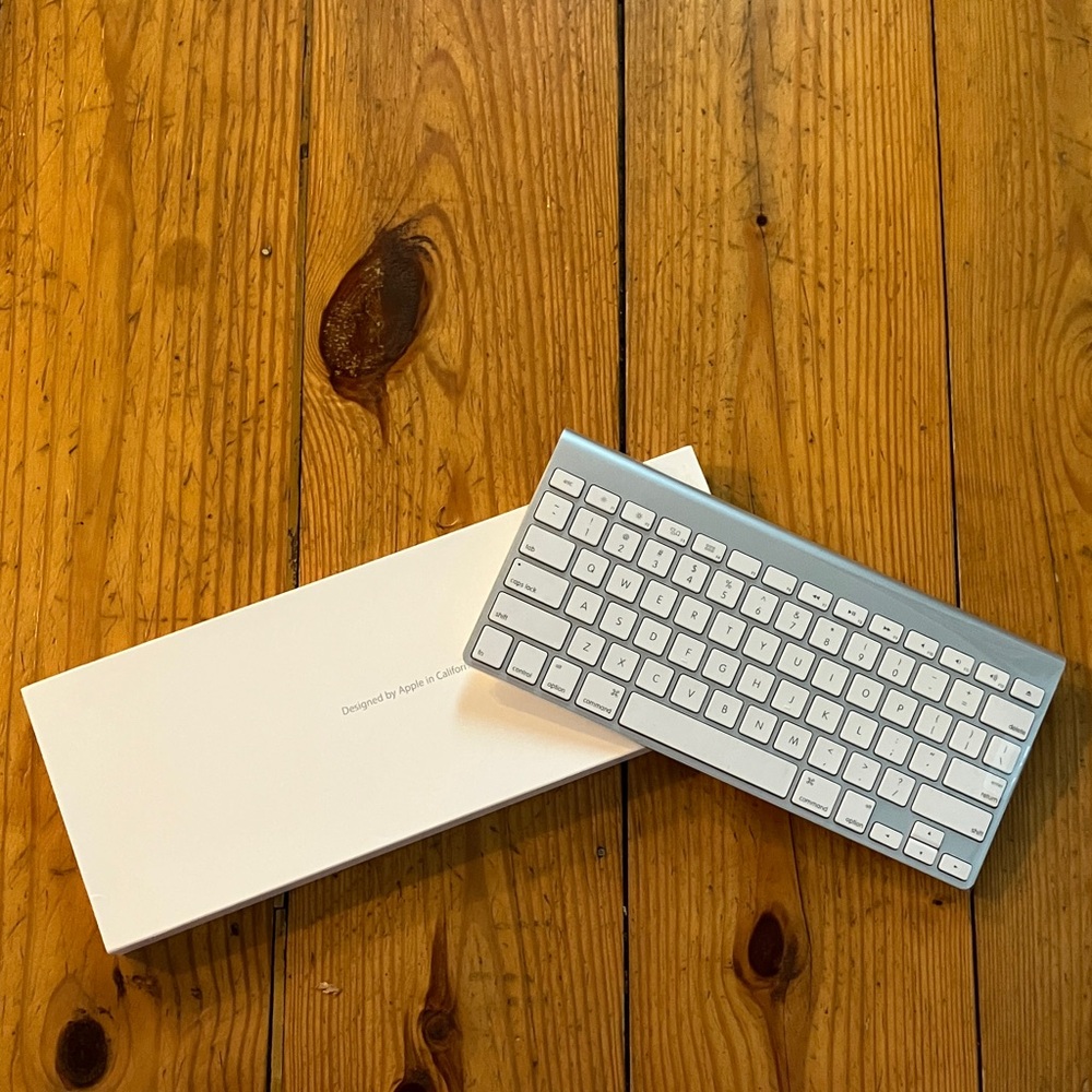 Apple Silver and White Keyboard